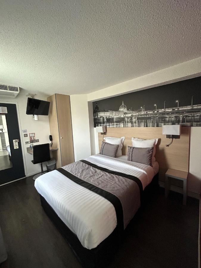 Logis Cris Hotel Et Restaurant, Lyon Sud-Est Corbas Exterior foto